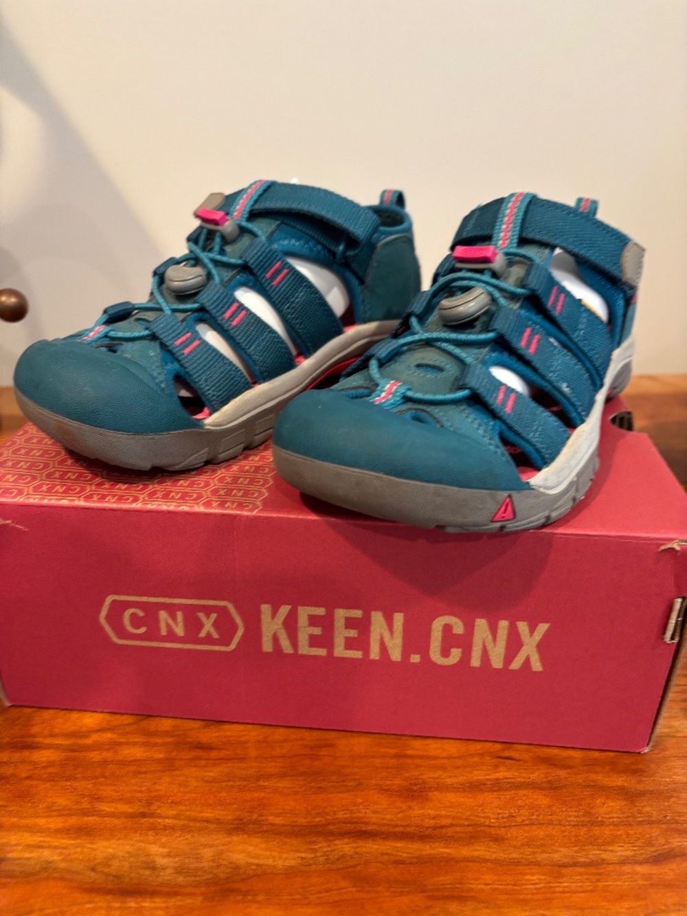 KEEN KIDS SIZE 3